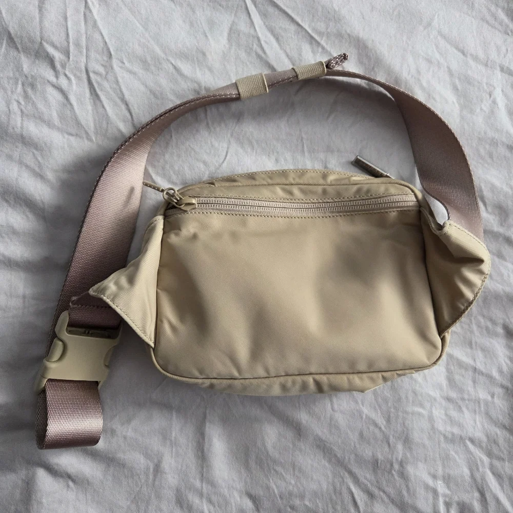 Lululemon Everywhere Belt Bag Large 2L Beige/Tan/Khaki - Picture 2 of 5
